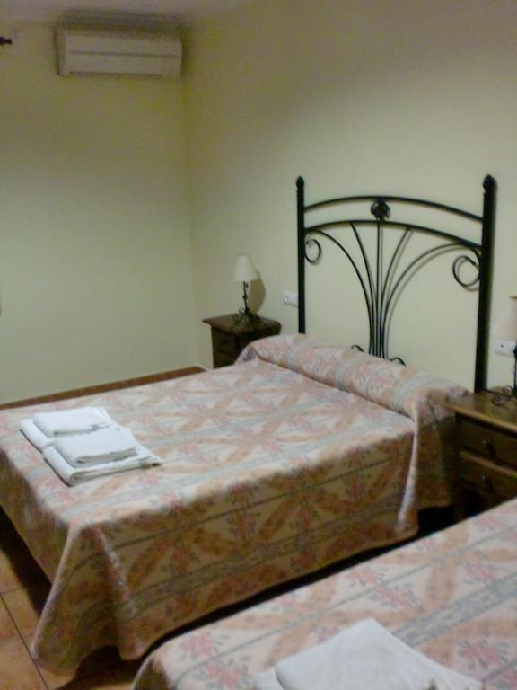 Hostal las Tres Jotas Alcaracejos Habitación foto